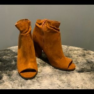 Rampage Women Peep Toe Ankle Bootie EUC